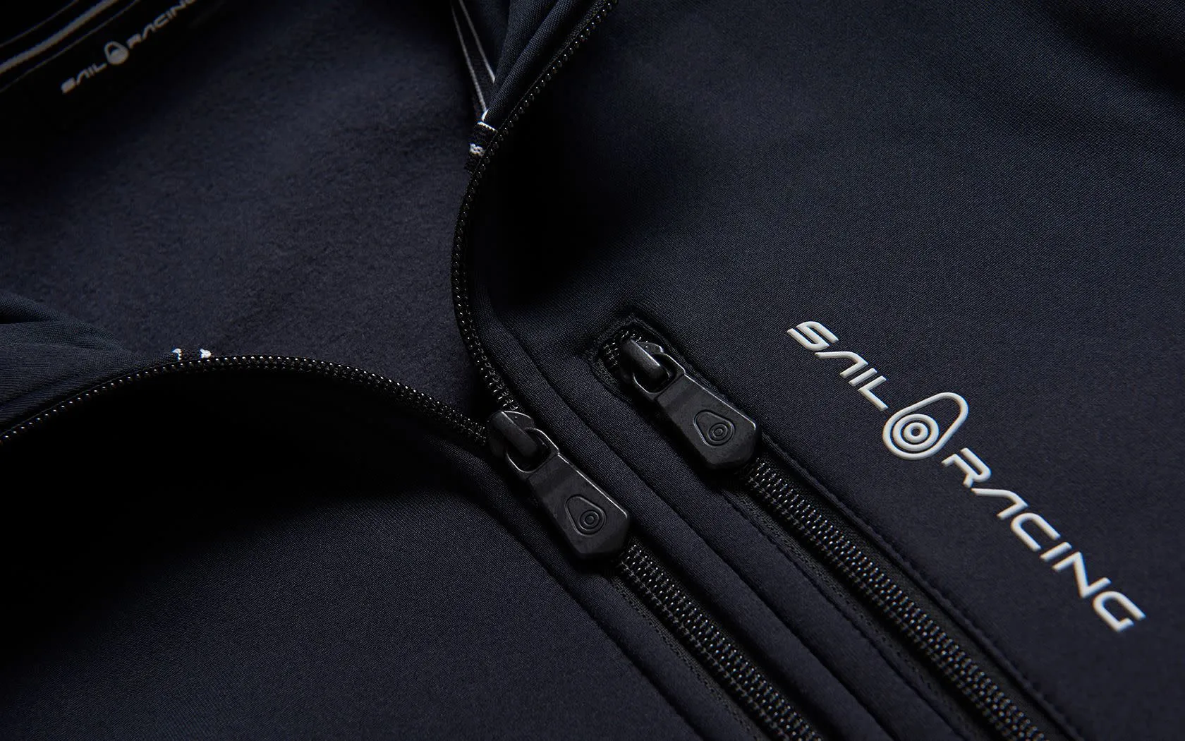 Sail Racing Men&#x27;s Spray Powerstretch Zip Hood Carbon | Buy Sail Racing Men&#x27;s Spray Powerstretch Zip Hood Carbon here | Outnorth